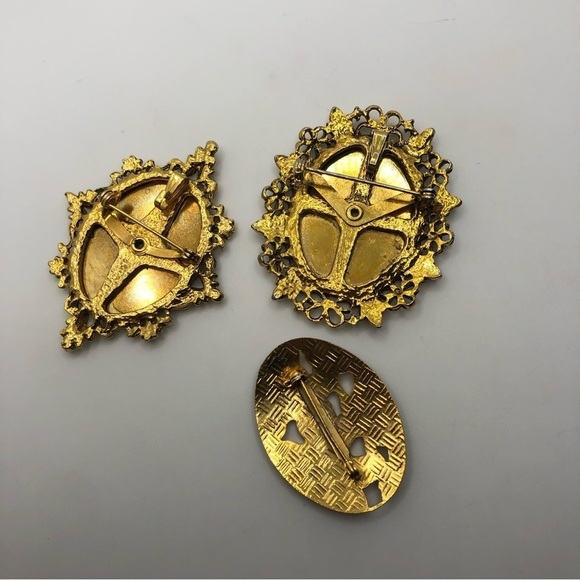 X2 Vtg Petit Point & x1 Enamel Floral Flower Brooches - Picture 2 of 5